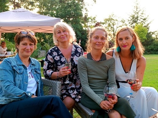 Zwischen Drinks & Gefieder feierts sich am besten!